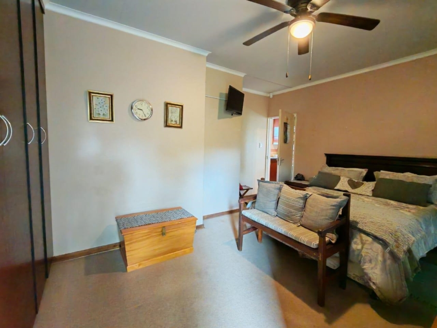 6 Bedroom Property for Sale in Pellissier Free State